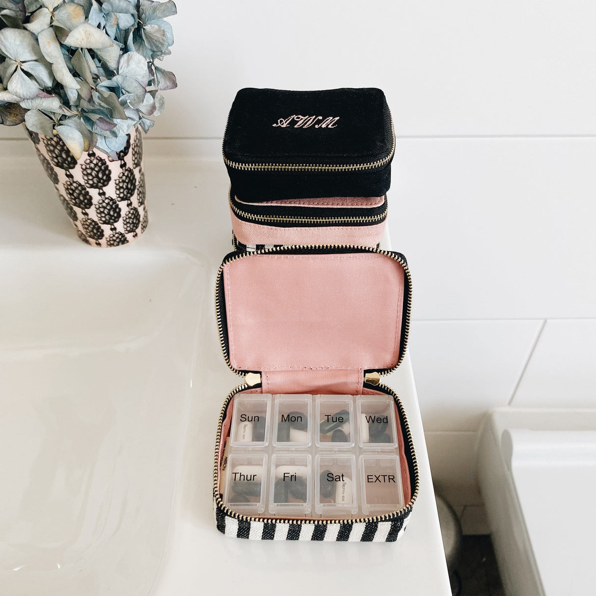 Pill Organizing Case with Weekly Pill Organizer, Striped