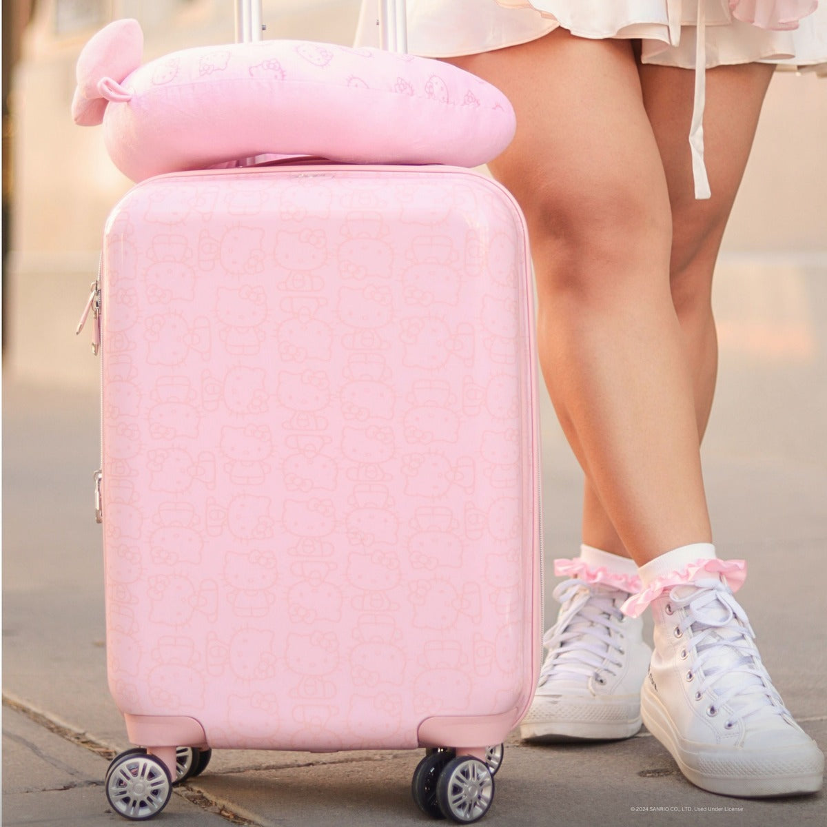 Hello Kitty Pose All Over 29.5" Hard-Sided Luggage Pink
