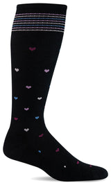 Calcetines de compresión graduados moderados con corazón completo para mujer - Ajuste ancho en pantorrilla de Sockwell Socks