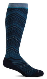 Calcetines de compresión graduados moderados Full Flattery para mujer - Ajuste ancho en pantorrilla de Sockwell Socks